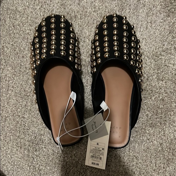 Black and Gold Studded Women's Shoes - Picture 4 of 9